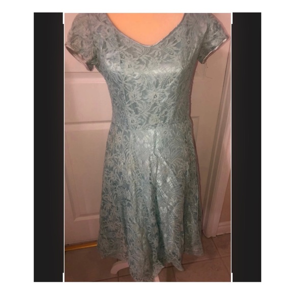 $8 Vintage Lace dress size med. $8 if bundled - Picture 6 of 8